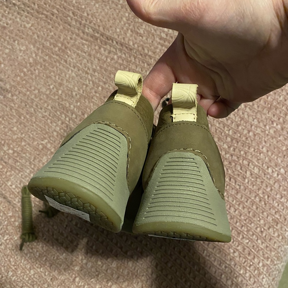 Clarks Olive Green Women’s Sneakers - Picture 3 of 10